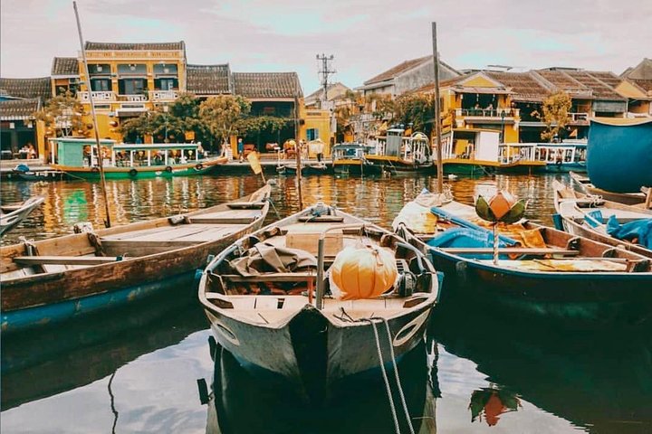 Basket Boat Tour, Hoi An city, boat trip and lantern release