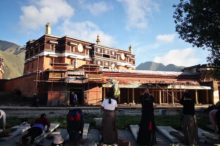Private Day Tour to Labrang Monastery from Lanzhou