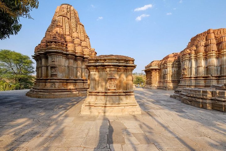 Half-Day Eklingji & Nagda Temple Tour by Tuk-Tuk or Car