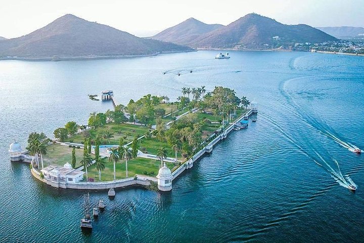 Private Udaipur Sightseeing Tour by Tuk-Tuk or Car with Driver
