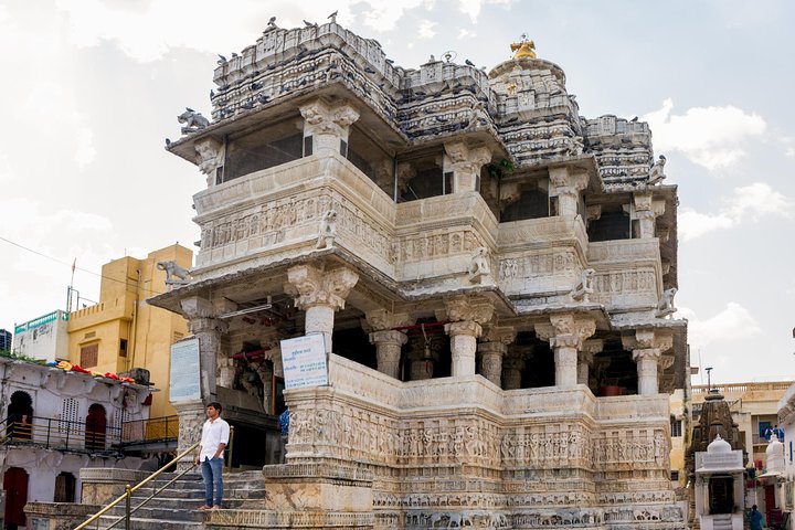 Private Udaipur Sightseeing Tour by Tuk-Tuk or Car with Driver