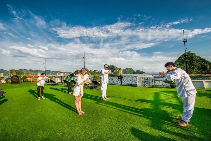 Halong Bay 2 Days 1 Night Cruise