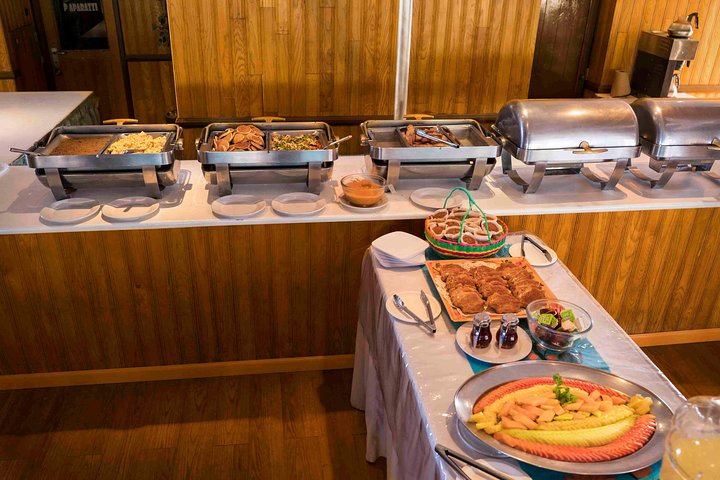 Sunset Mexican Dinner Cruise and Live Music in Cabo San Lucas
