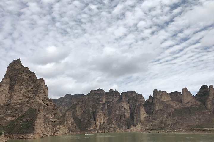 Private Day Tour to Bingling Temple Caves from Lanzhou