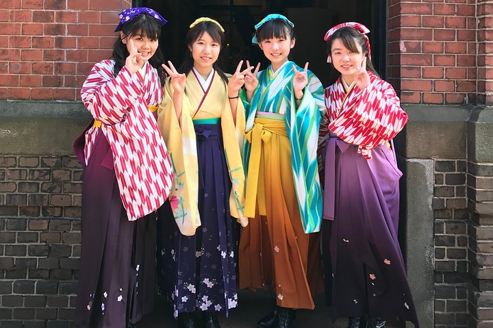 Dress Up High-Quality “Hakama” Kimono and 30-min Rickshaw Tour