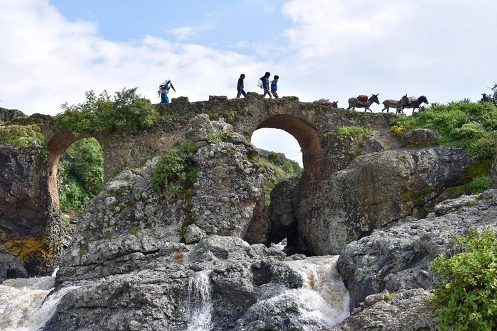 Addis Ababa: Debre Libanos, Blue Nile Gorge, and Cave Tour