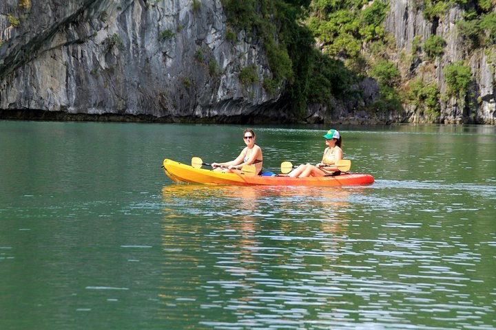 Lan Ha Bay Deluxe Cruise 2D/1N: Kayaking, Swimming at pristine places & meals