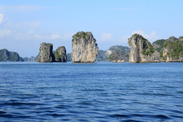 Lan Ha Bay Deluxe Cruise 2D/1N: Kayaking, Swimming at pristine places & meals