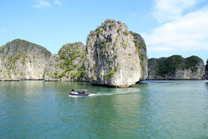 Lan Ha Bay Deluxe Cruise 2D/1N: Kayaking, Swimming at pristine places & meals