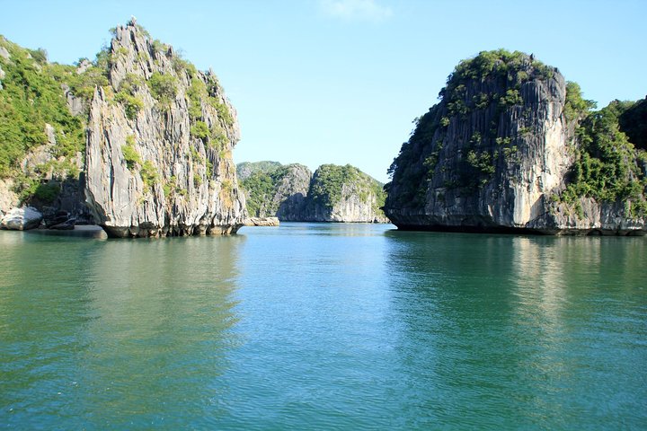 Lan Ha Bay Deluxe Cruise 2D/1N: Kayaking, Swimming at pristine places & meals