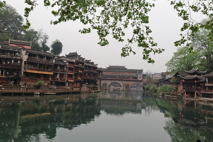 Longsheng(Longji) hotel to Zhangjiajie hotel and stops at Fenghuang old town
