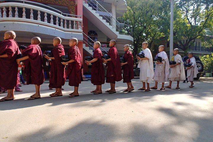 Private Tour for Amarapura, Mingun, Sagaing and Inwa (AVA)