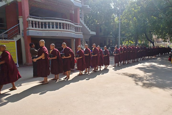 Private Tour for Amarapura, Mingun, Sagaing and Inwa (AVA)