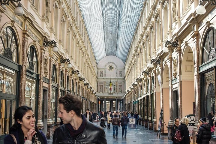 Brussels: Historical Walking Tour with Chocolate & Waffle Tasting