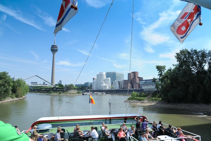Düsseldorf Sightseeing round-trip Cruise