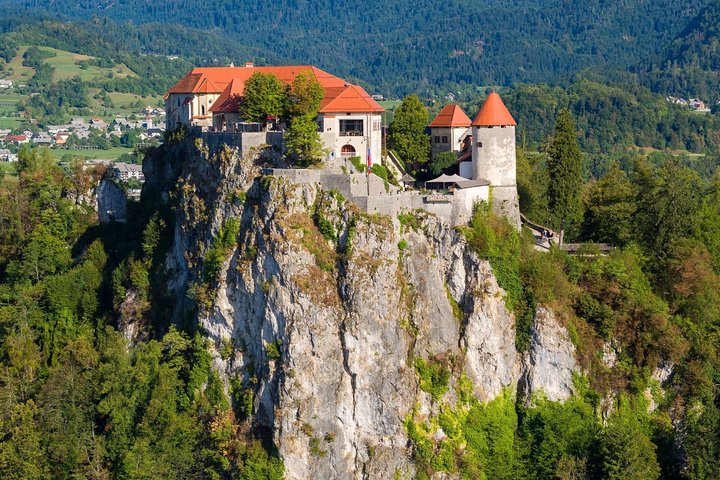 Slovenian highlights - Lake Bled, Postojna Cave & Predjama Castle from Ljubljana