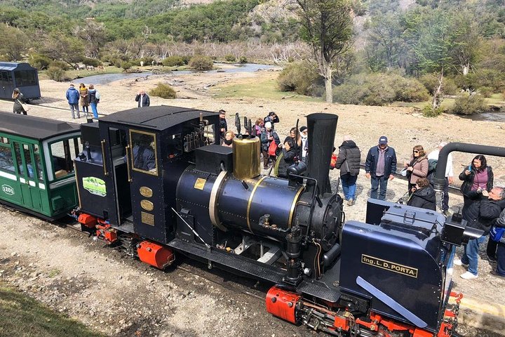 FullUshuaia: Tierra del Fuego+Train+ Beagle Chanel + Fagnano Lake
