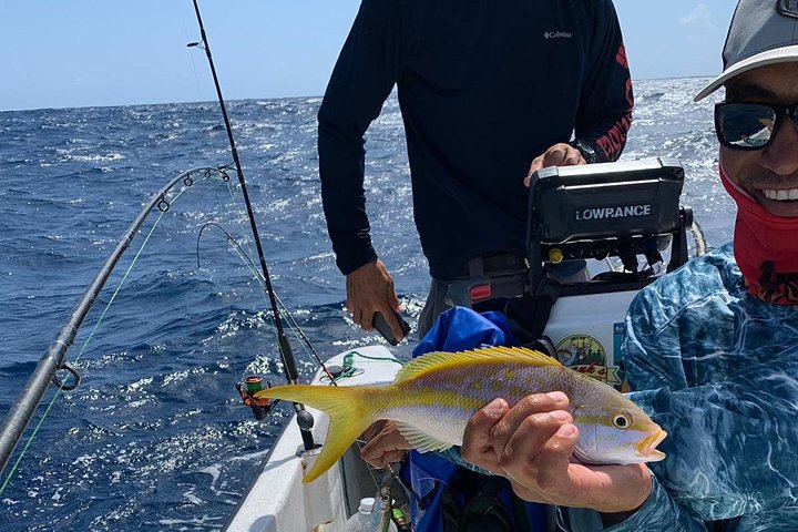 Premium Private Fishing, Snorkelling and Beach cookout tour in San Pedro,Belize
