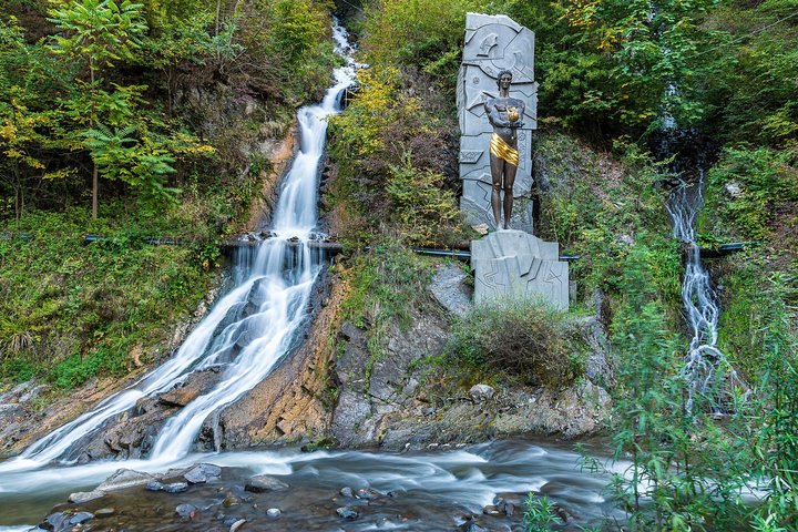 Private Day Trip: Stalin Museum, Uplistsikhe and Borjomi Park