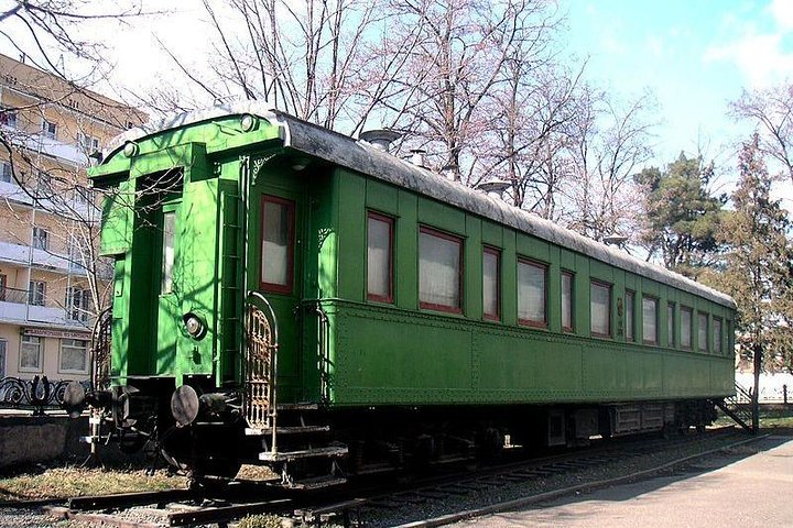 Private Day Trip: Stalin Museum, Uplistsikhe and Borjomi Park