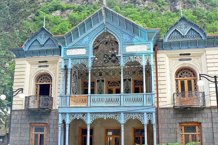 Private Day Trip: Stalin Museum, Uplistsikhe and Borjomi Park
