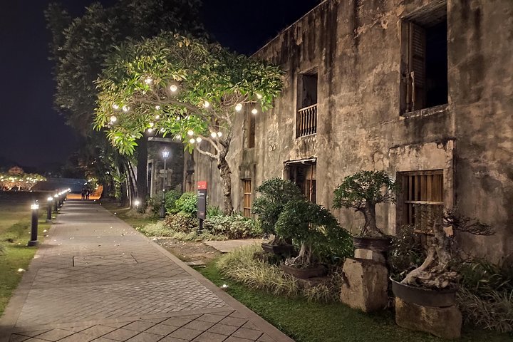 Manila by Night: Discovering City Highlights with Intramuros