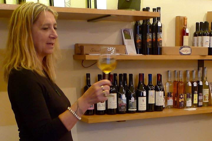 vineyard tour & wine tasting