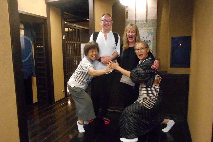 Kanazawa Night Tour with Local Meal and Drinks