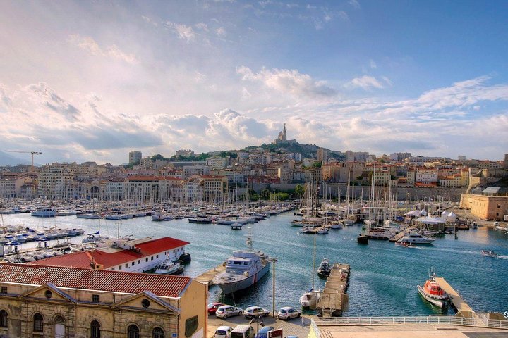 Private Transfer: MRS Airport to Marseille in Luxury Van