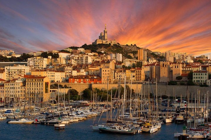 Private Transfer: MRS Airport to Marseille in Luxury Van