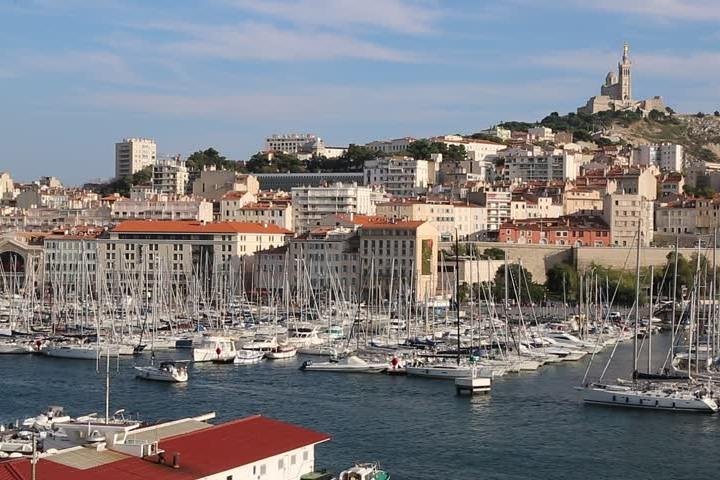 Private Transfer: MRS Airport to Marseille in Luxury Van