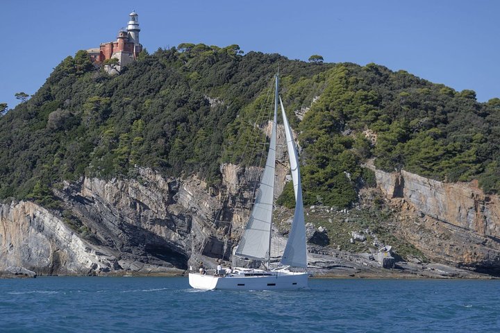 Mallorca Midday or Sunset Sailing with Light Snacks and Open Bar