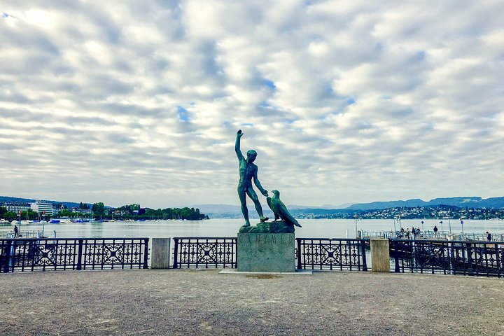 Explore Montreux in 60 minutes with a Local