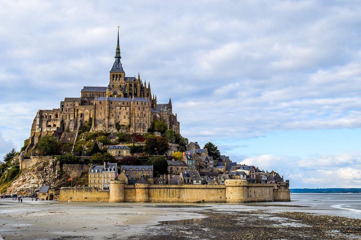Mont St Michel Full Day Tour with a National Guide from Bayeux