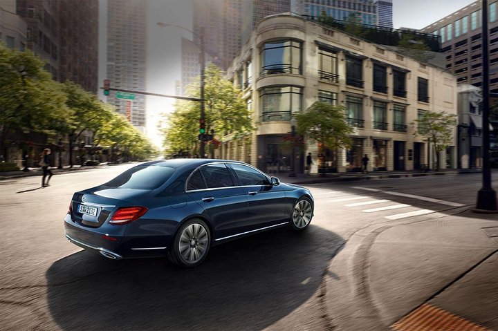 Arcachon bay to Airport Transfer in Business Sedan