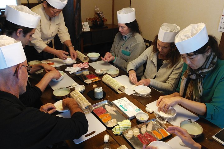Taught by a professional! Making sushi with Hakodate's Fresh Fish