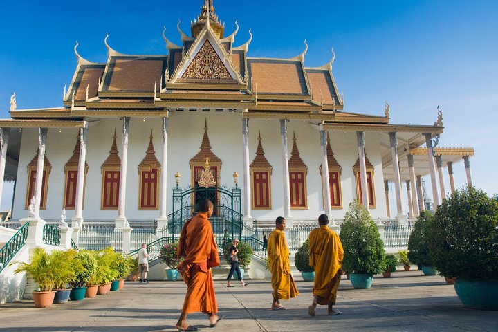 Sihanoukville to Phnom Penh by Private Car or Minivan