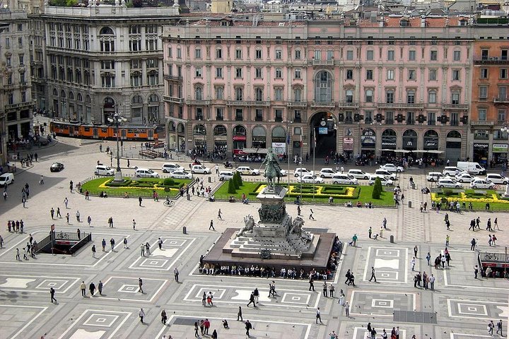 Private Transfer: Milan Airport MXP to Lake Como by Luxury Van