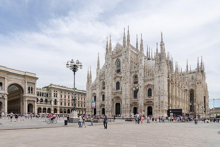 Private Transfer: Milan Airport MXP to Lake Como by Luxury Van