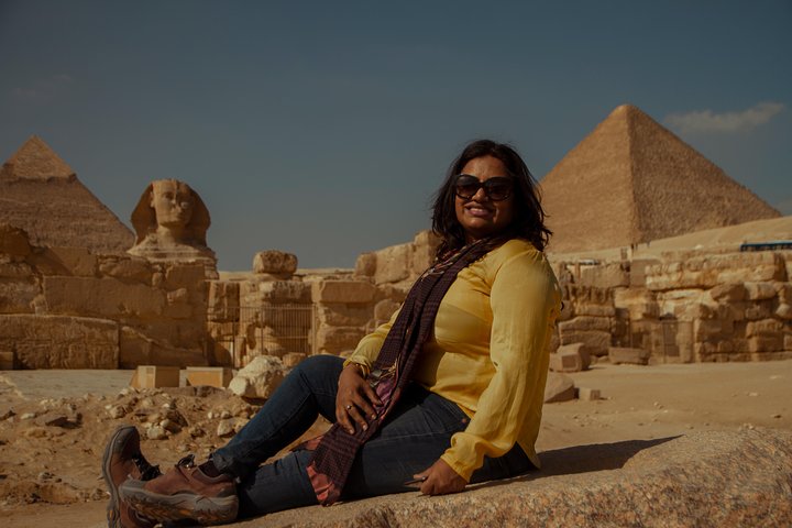 Layover Tour To Giza Pyramids & old Egyptian Museum & Khan