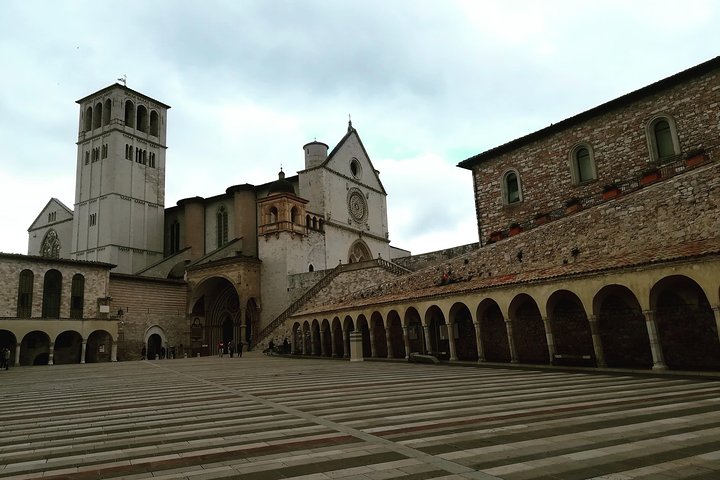 Assisi Private Walking Tour including St. Francis Basilica