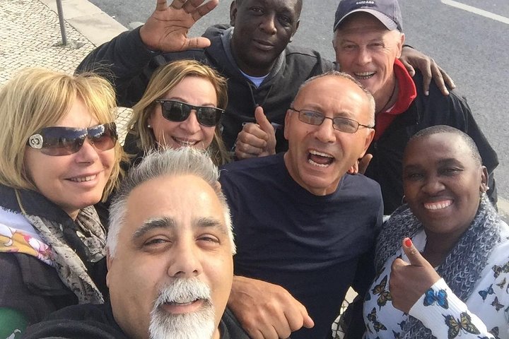 Sintra, Pena Palace, Quinta da Regaleira & Cascais Group Tour