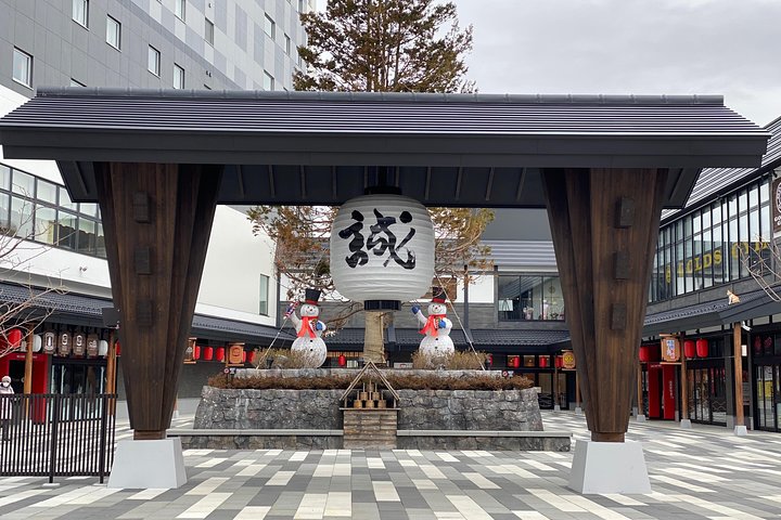 Dress Up High-Quality “Hakama” Kimono and 30-min Rickshaw Tour