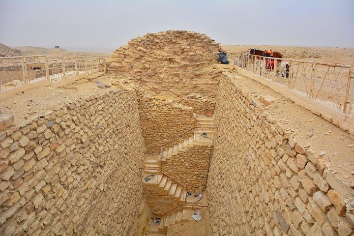 Full day Private Tour Giza Pyramids Sakkara Memphis Dahshur