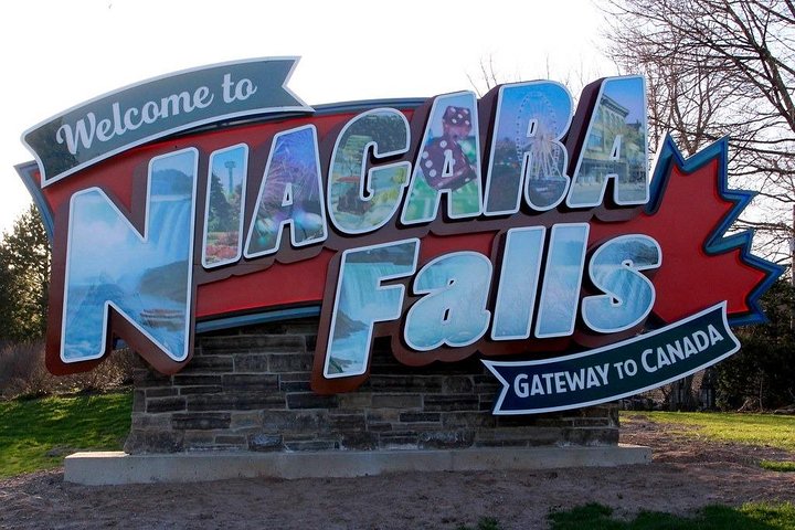 Round-Trip Private-Safe Transfer Between Buffalo Airport & Niagara Falls Canada