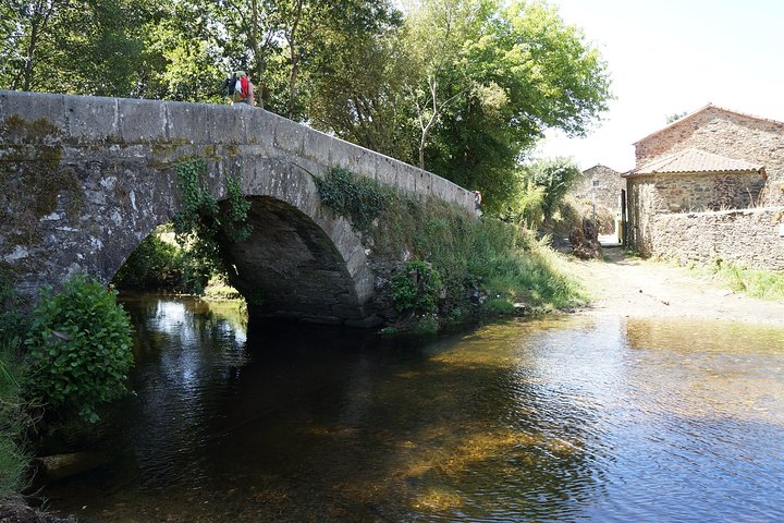 8-Day Camino Frances Pilgrimage Tour from Sarria to Santiago - 6 walking days