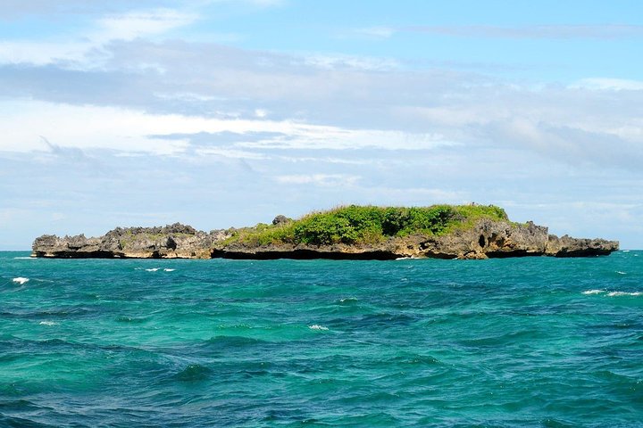 Boracay Island Hopping + Helmet Diving and UFO w/ Premium Lunch