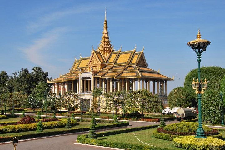Sihanoukville to Phnom Penh by Private Car or Minivan