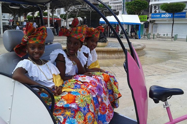Guided tour by electric tuk-tuk