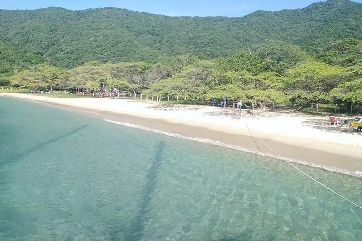 Sailing to Tayrona with Luis and his team: Unique!